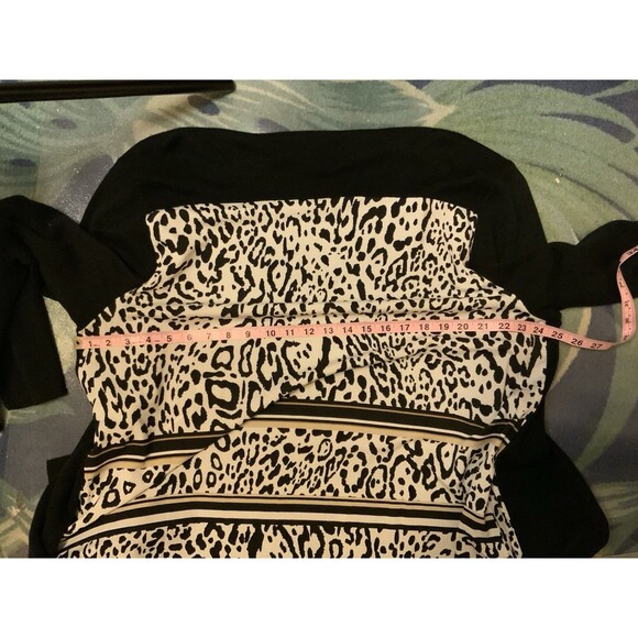 Chicos Women’s 4 US 2XL Unique Knit Cardigan w/Pockets Animal Print Back - Picture 9 of 11